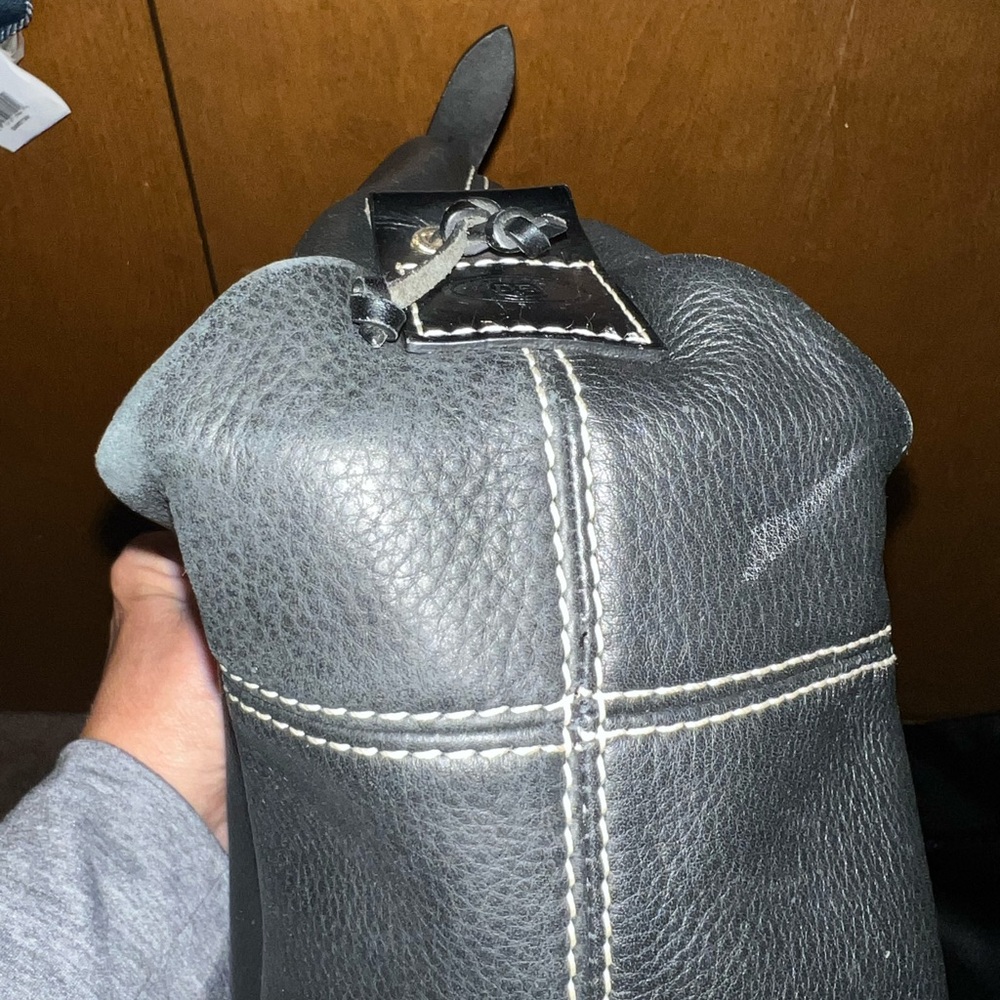 Black purse with gold hardware, good condition. - Picture 3 of 6